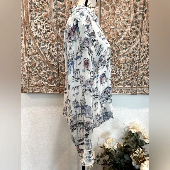 Karen Kane White & Blue Printed Blouse, Old World Vibes, Cathedrals- size XL - Picture 6 of 13